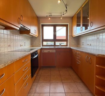 Separate Holzküche im Zweifamilienhaus in Reutlingen