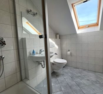 Badezimmer im OG im Zweifamilienhaus in Ohmenhausen