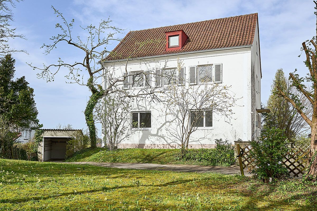 Freistehendes Einfamilienhaus mit Garage in Reutlingen